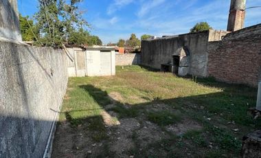 Casa de 4 AMBIENTES ubicada a 350 metros de la Avenida Berlín .