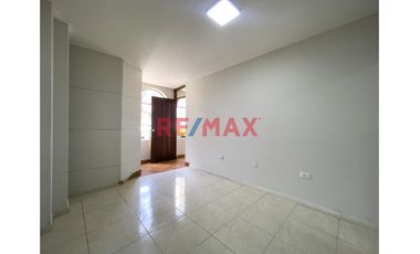 Se alquila departamento duplex en 2do y 3er piso. Ubicado a una cuadra del parque grande de california, cerca a Av. Los Ángeles, Av. Fátima y Av. Larc