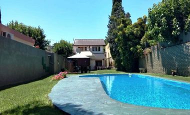CHALET EN EL CORAZON DE VILLA SARMIENTO EN VENTA