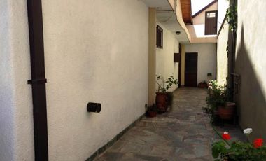 CHALET EN EL CORAZON DE VILLA SARMIENTO EN VENTA