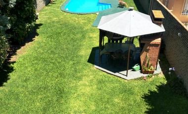CHALET EN EL CORAZON DE VILLA SARMIENTO EN VENTA