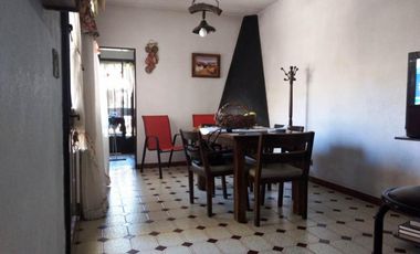 CHALET EN EL CORAZON DE VILLA SARMIENTO EN VENTA