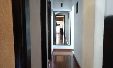 CHALET EN EL CORAZON DE VILLA SARMIENTO EN VENTA