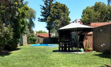 CHALET EN EL CORAZON DE VILLA SARMIENTO EN VENTA