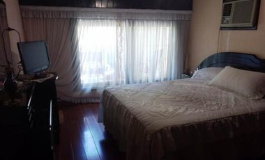 CHALET EN EL CORAZON DE VILLA SARMIENTO EN VENTA