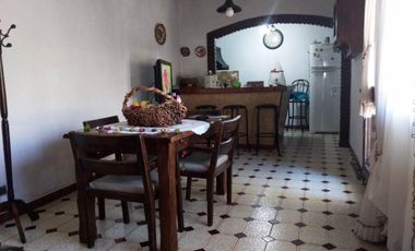 CHALET EN EL CORAZON DE VILLA SARMIENTO EN VENTA