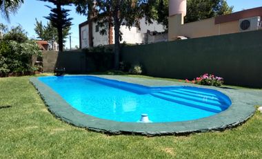 CHALET EN EL CORAZON DE VILLA SARMIENTO EN VENTA