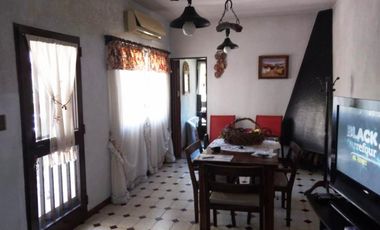 CHALET EN EL CORAZON DE VILLA SARMIENTO EN VENTA