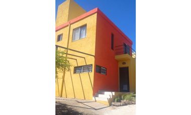 SE VENDE DOS DUPLEX AMBOS DE DOS DORMITORIOS  EN CARLOS PAZ