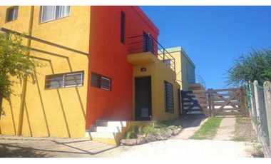 SE VENDE DOS DUPLEX AMBOS DE DOS DORMITORIOS  EN CARLOS PAZ