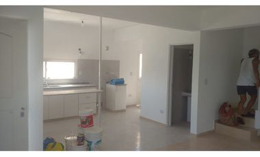 SE VENDE DOS DUPLEX AMBOS DE DOS DORMITORIOS  EN CARLOS PAZ