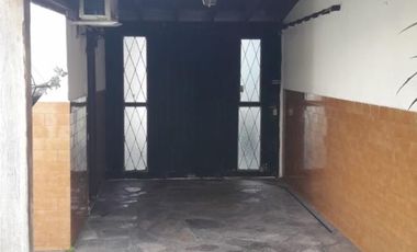 VENTA HERMOSA CASA EN LOTE PROPIO 2 AMB C/COCHERA, J. L. SUAREZ