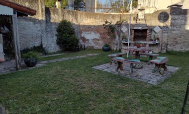 VENTA HERMOSA CASA EN LOTE PROPIO 2 AMB C/COCHERA, J. L. SUAREZ