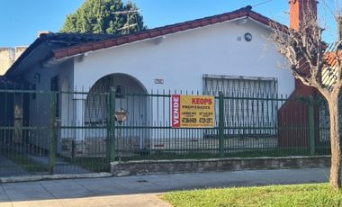 VENTA HERMOSA CASA EN LOTE PROPIO 2 AMB C/COCHERA, J. L. SUAREZ