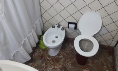 VENTA HERMOSA CASA EN LOTE PROPIO 2 AMB C/COCHERA, J. L. SUAREZ