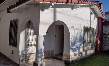 VENTA HERMOSA CASA EN LOTE PROPIO 2 AMB C/COCHERA, J. L. SUAREZ