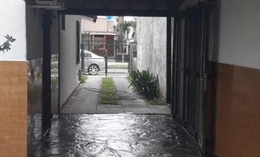 VENTA HERMOSA CASA EN LOTE PROPIO 2 AMB C/COCHERA, J. L. SUAREZ