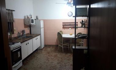 VENTA HERMOSA CASA EN LOTE PROPIO 2 AMB C/COCHERA, J. L. SUAREZ