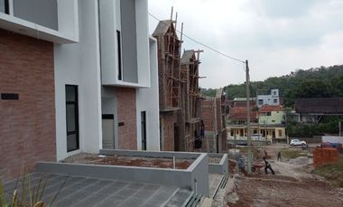 Rumah town house cantik view pegunungan Bandung kota Padasuka Surapati cicaheum Bandung Utara