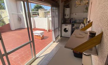 Casa 4 ambs, garaje 1 auto y hermoso fondo !