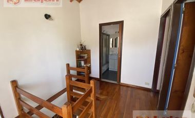 Casa 4 ambs, garaje 1 auto y hermoso fondo !