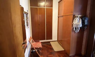 Casa 4 ambs, garaje 1 auto y hermoso fondo !