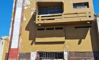 SE VENDE EDIFICIO DE TRES PISOS EN EL CENTRO DE GUADALAJARA, JALISCO.