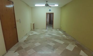 Oficina de 65 m² sobre Av. Urano. Climatizado