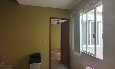 Oficina de 65 m² sobre Av. Urano. Climatizado