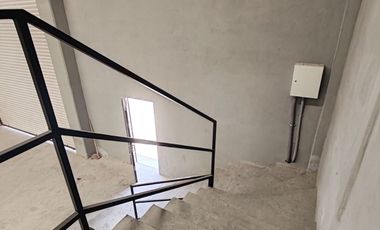 RENTA/VENTA  de bodega en SANTA CATARINA