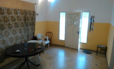 ¡APTA CREDITO CASA C/COCHERA PASANTE Y JARDÍN - ¡IMPERDIBLE