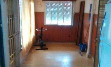 ¡APTA CREDITO CASA C/COCHERA PASANTE Y JARDÍN - ¡IMPERDIBLE