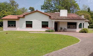 Casa Chalet venta s/lote 1778 + casa huespedes + pileta + quincho/cochera