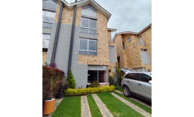 SE ARRIENDA ESPECTACULAR EN CHIA-SECTOR PINARES