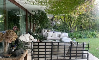 Casa en arriendo de 6 dorm. en Las Condes