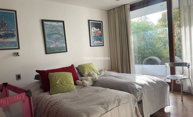 Casa en arriendo de 6 dorm. en Las Condes