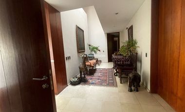 Casa en arriendo de 6 dorm. en Las Condes