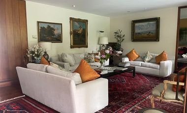Casa en arriendo de 6 dorm. en Las Condes