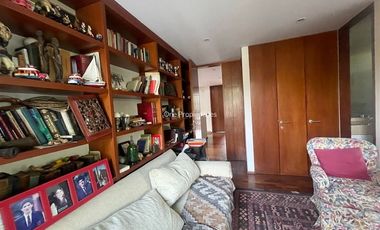 Casa en arriendo de 6 dorm. en Las Condes
