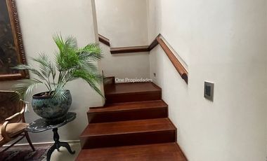 Casa en arriendo de 6 dorm. en Las Condes