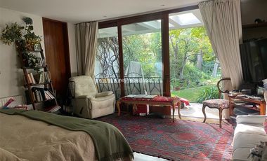 Casa en arriendo de 6 dorm. en Las Condes