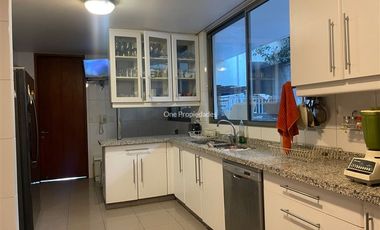 Casa en arriendo de 6 dorm. en Las Condes