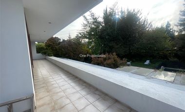 Casa en arriendo de 6 dorm. en Las Condes