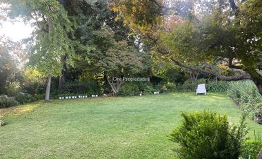 Casa en arriendo de 6 dorm. en Las Condes