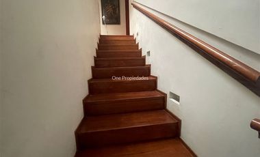 Casa en arriendo de 6 dorm. en Las Condes
