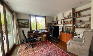 Casa en arriendo de 6 dorm. en Las Condes
