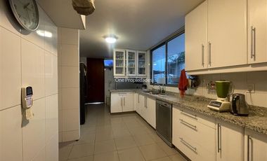 Casa en arriendo de 6 dorm. en Las Condes