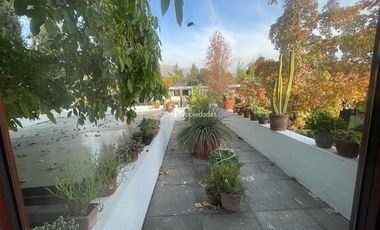Casa en arriendo de 6 dorm. en Las Condes
