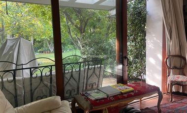 Casa en arriendo de 6 dorm. en Las Condes