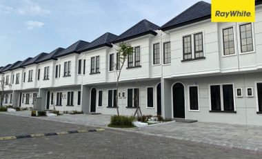 Dijual Rumah Cantik Baru di Mansion Nine 700 Jutaan Surabaya Barat
